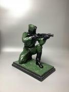 Скульптура Солдат стреляющий с колена, чугун